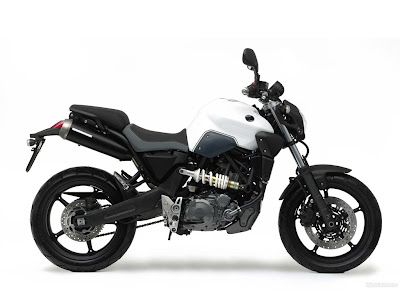 Yamaha MT-03 photo