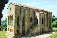 Santa María del Naranco, norte