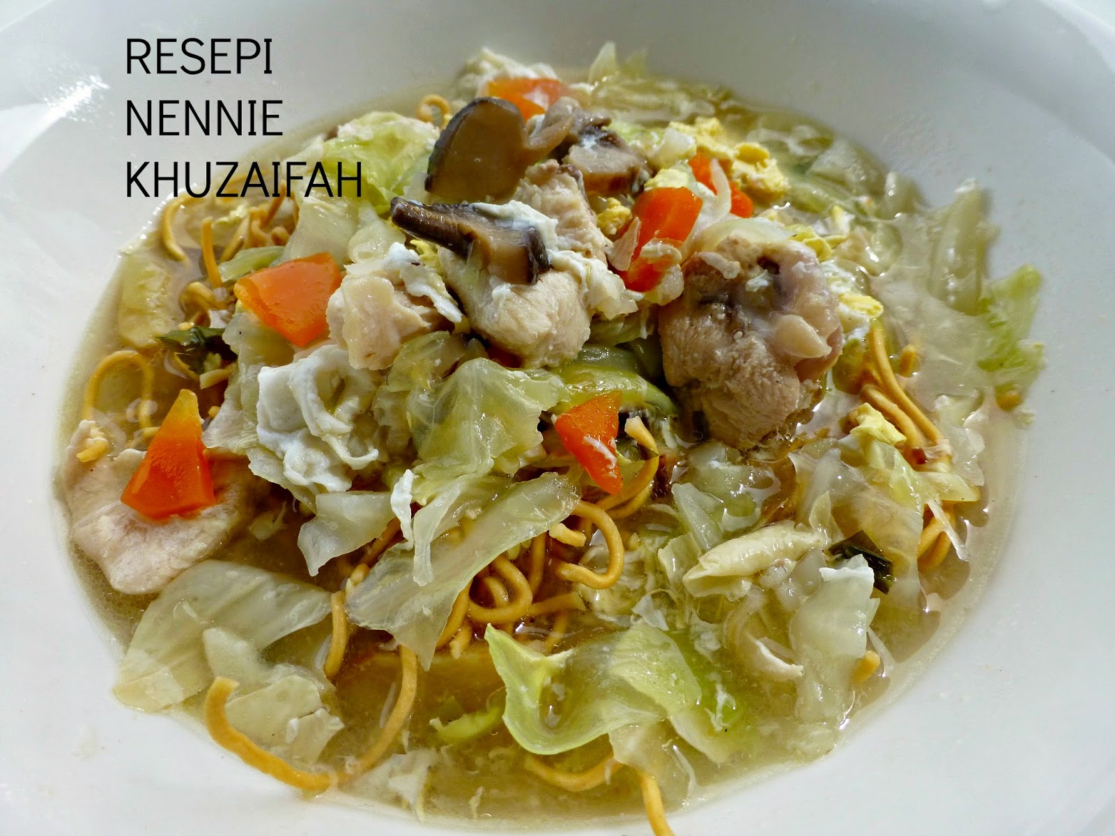 RESEPI NENNIE KHUZAIFAH: Sup ayam yee mee