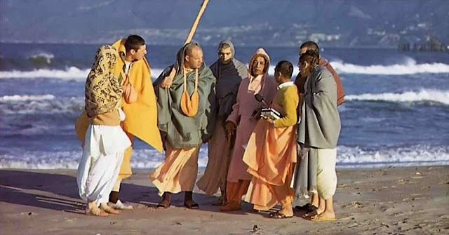 Srila Prabhupada with Discipl es atVenice Beach, Los Angeles