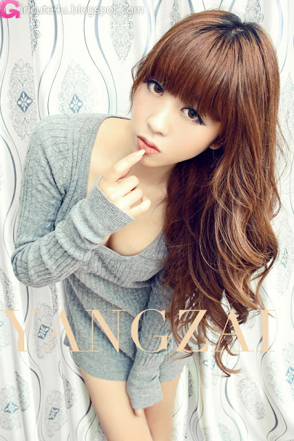 Zhu-Yi-Yin-Grey-Sweater-04-very cute asian girl-girlcute4u.blogspot.com