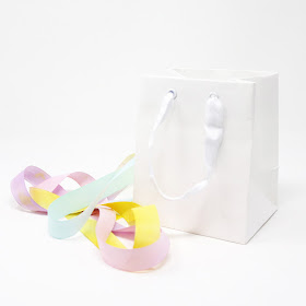 Let's get creative! Dress up gift bags with DIY watercolour ribbon.