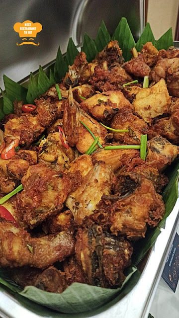 Nusantara Ramadan Bufet MBSA Dewan Bankuet Shah Alam Menu - Ayam Goreng Berdaun Kari