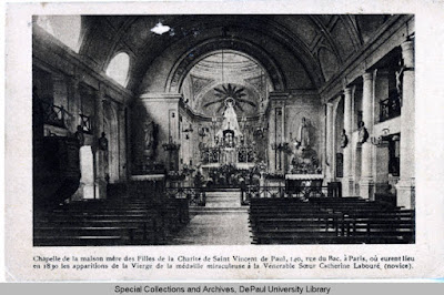 fotografia em preto e branco da capela da Rua do bac