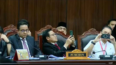 Momen Cak Imin Kena Tegur Ketua MK Karena Main HP Saat Sidang PHPU