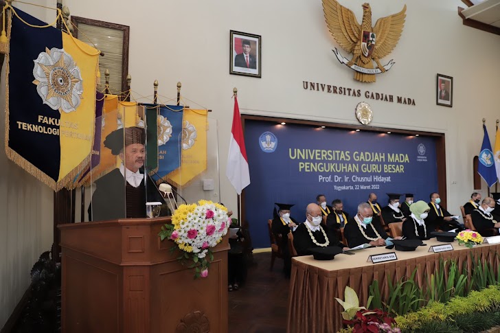 Prof. Chusnul Hidayat Dikukuhkan Sebagai Guru Besar Ilmu Teknologi Hasil Pertanian UGM