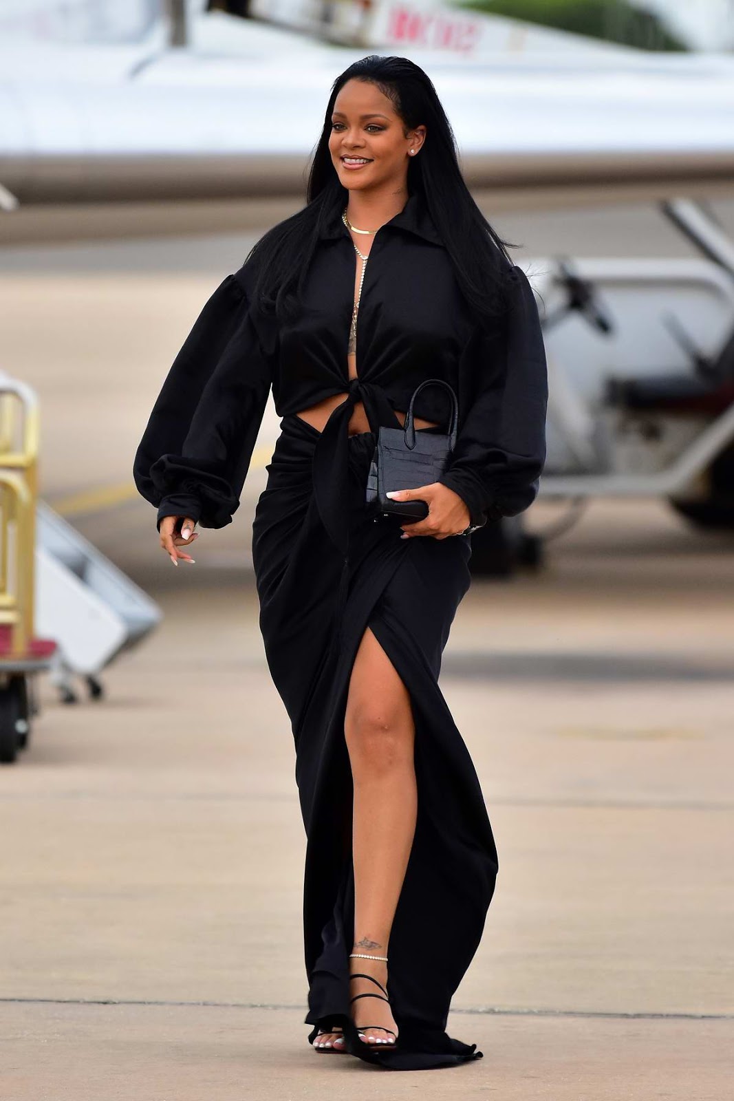 Rihanna - Celebrity Travel Outfit Ideas