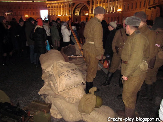 выставка военной техники на Дворцовой в Петербурге