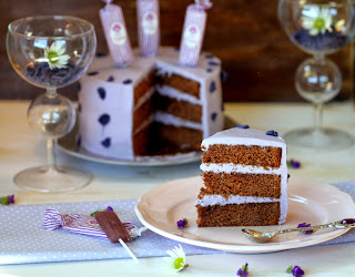 Layer cake de xocolata i violetes