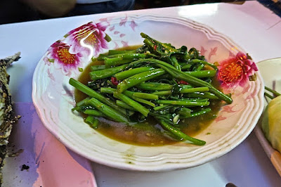 Bangkok, Ratchadamri Road street food, water spinach