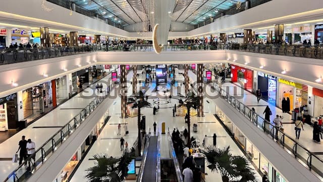 محلات الرياض جاليري هو أحد أكبر المجمعات التجارية في المملكة العربية السعودية. يقع في قلب العاصمة الرياض ويوفر تجربة تسوق شاملة ومتنوعة للزوار.