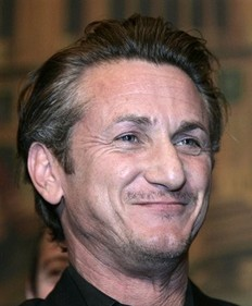 Sean Penn acusado de agredir a un paparazzi