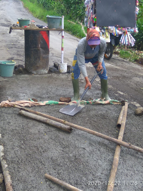 Hanya Ada Di Pemalang, Mr X Penambal Jalan Rusak Ini Ternyata Bukan PNS Atau Pegawai Pemda