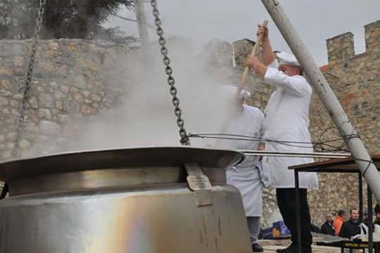 Ohrid tries to enter Guinness Book of Records with 3.3 tons of fish stew