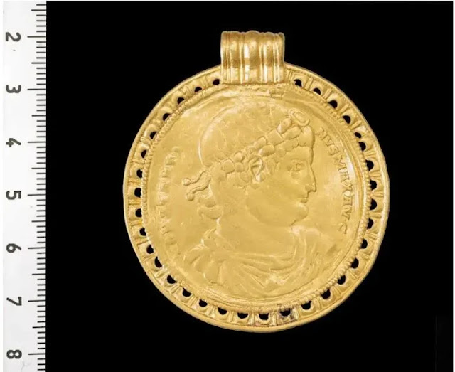 Ρωμαϊκό μετάλλιο από τον θησαυρό Vindelev. [Credit: Nationalmuseet]