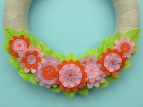 http://www.thevillagehaberdashery.co.uk/blog/2017/a-year-of-wreaths-april-felt-flower-wreath-by-laura-howard