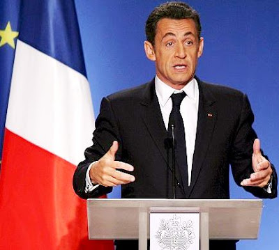 Foto de Nicolas Sarkozy hablando al público
