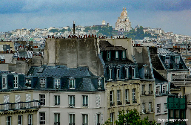 Basílica de Sacre Coeur vista do terraço do Centro Georges Pompidou ou Beaubourg, Paris