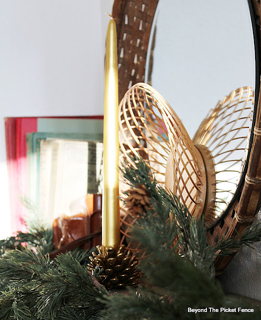 Eclectic Rustic Christmas Decor in the Entryway