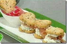 Tartellette salate con robiola e lonzino