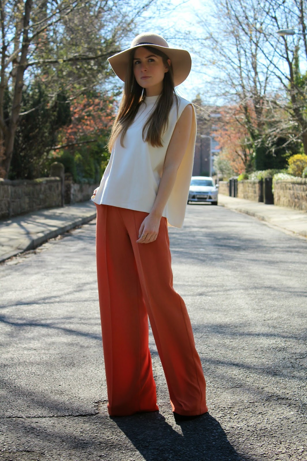Outfit: 70s wide leg trousers and floppy hat
