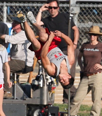 Taylor Lautner and Taylor Swift kissing on set