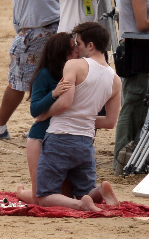 megan fox kristen stewart hot kiss scene. and Kristen Stewart making