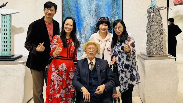 ▲建國科技大學美術館助理秘書林育如到場祝賀。（記者林明佑攝）