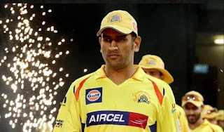 dhoni-behind-in-winning-ceremony-ipl