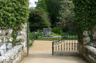 Scotney Castle Garden Pic