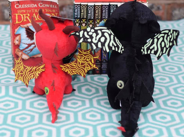 glow in the dark dragon wings - hookfang and toothless