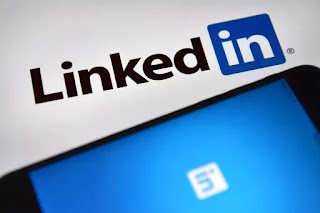 Looking for a new job, but don't want your current boss to find out? LinkedIn wants to help through Open Candidates, a new service to help users seek new employment opportunities without tipping off their current employer.  ( Carl Court | Getty Images )