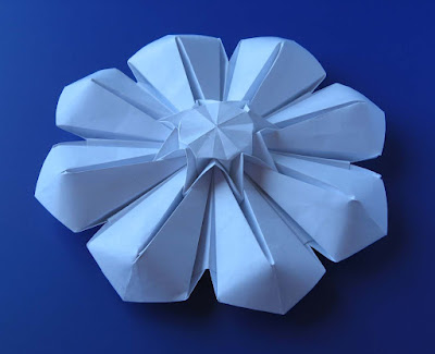 Origami Corolla (petali abbassati) - (Petals lowered) by Francesco Guarnieri