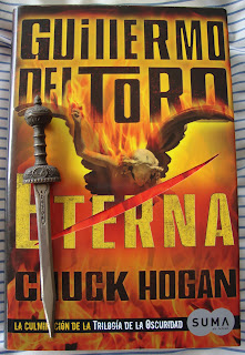 Portada del libro Eterna, de Guillermo del Toro y Chuck Hogan