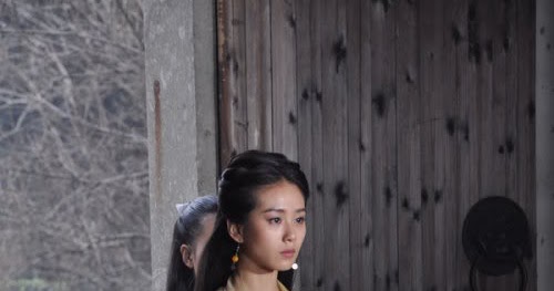 Nona Baju Kuning (Yellow Dressed Maiden ) ~ Blognya Yong ji