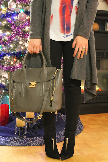 #aldo #aldoboots #aldoshoes #suedeboots #suede #leggings #jeggings #urbanplanet #holidays #christmas #forever21 #forever21ring #holidaydecoratins #christmastree #danier #danierleather #danierhandbag #daniersatchel #slouchysweater #greysweater #sweater #toronto #canada #torontostreetstyle #streetstyle #canadianstyle #canadianstreetstyle #trend #fashion #fashioblogger #serbianfashionblogger #canadianfashionblogger #srpskeblogerke #srpskablogerka #sweateroutfit #greybag #philiplimsatchel #beograd #srpskistil #srpskamoda #hrvatskamoda #hrvatskeblogerke #croatianbloggers