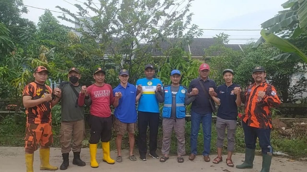 Sinergi Pemuda Pancasila dan Blue Helmet serta Karang Taruna, Baksos Bersihkan Sampah di Kutabumi Tangerang