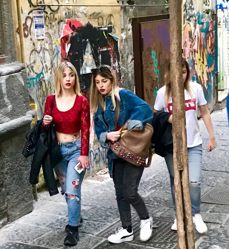 25+ Inspirasi Penting Girls From Naples Italy