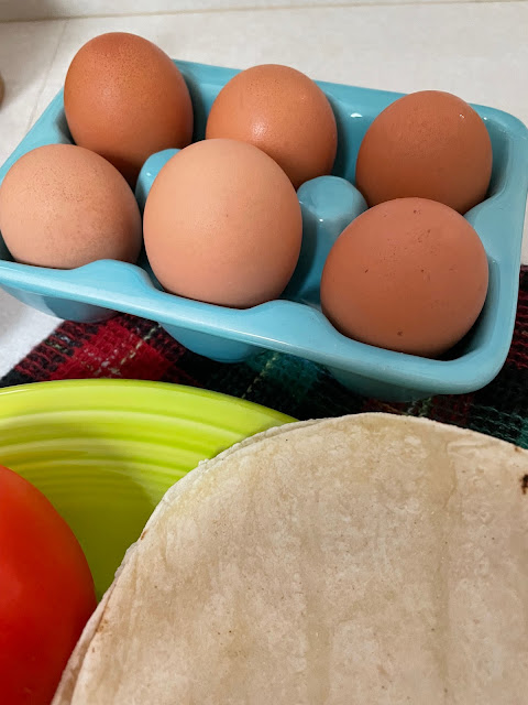 Cage-Free vs. Organic Eggs, Baking with Different Egg Types, Nutritional Comparison of Eggs,Conventional vs. Sustainable Eggs, Choosing the Right Eggs for Baking, Understanding Egg Labels, soufflé