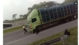 Viral Aksi Adang Truk Kembali Terjadi di Tol Tangerang-Merak