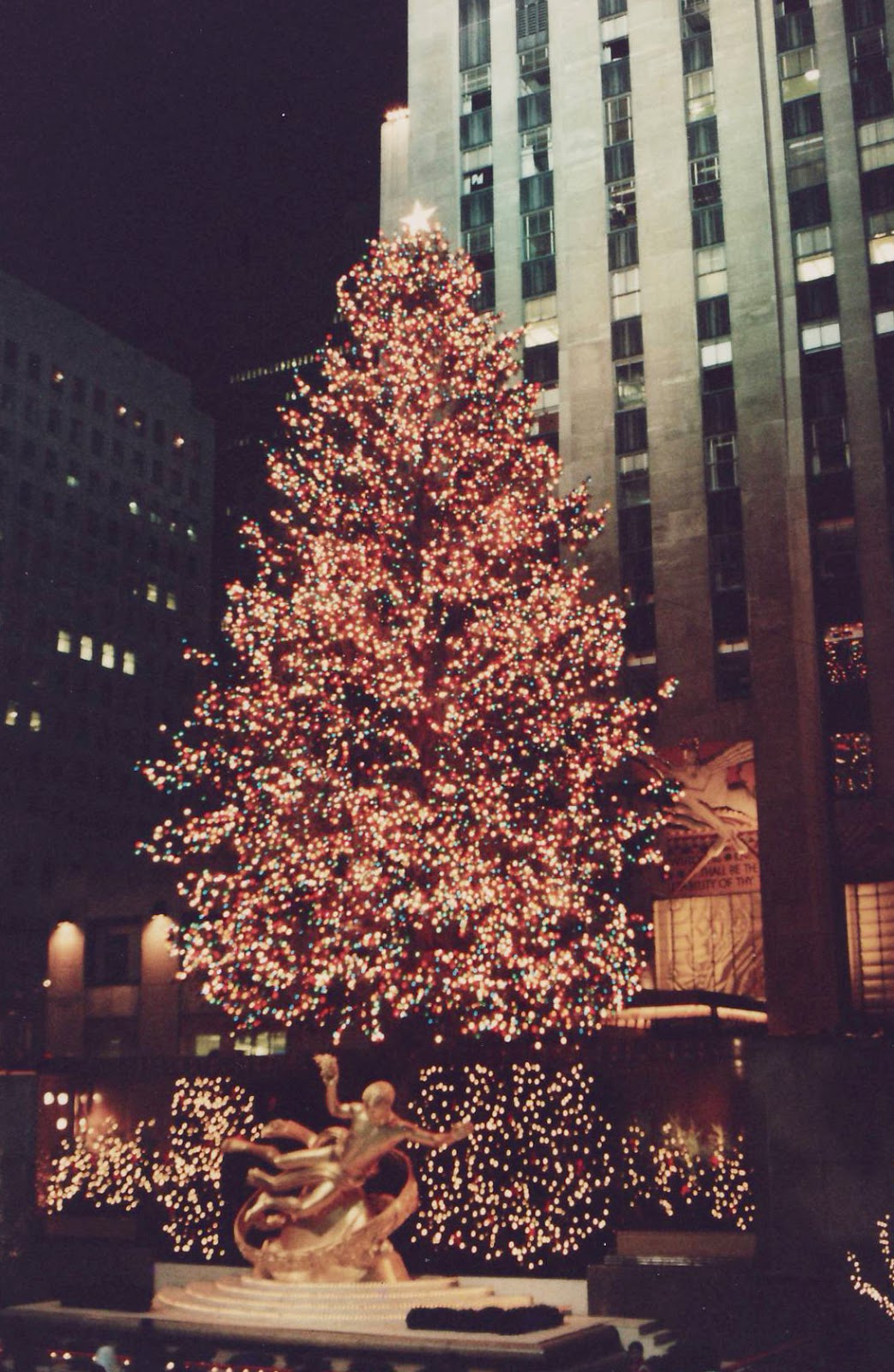 1987 NYC Rockefeller Center Christmas Tree decorated with 18,000 lights