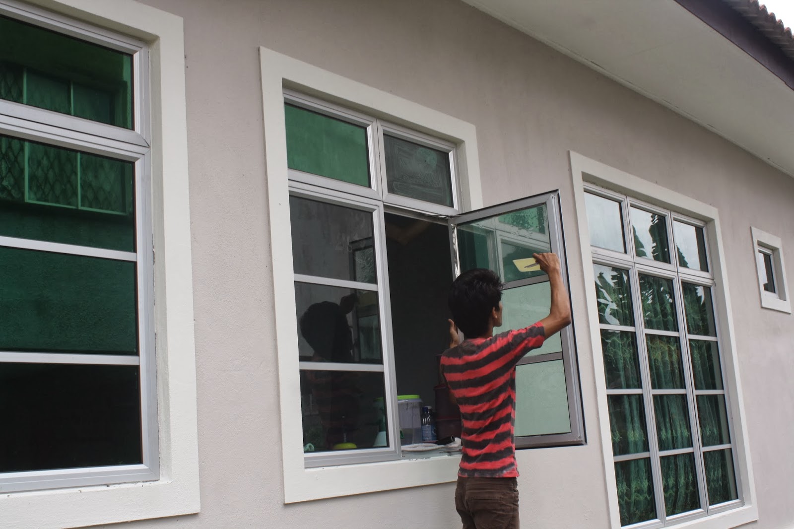 tinted cermin tingkap rumah