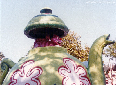 Disney Disneyland Cheshire Cat Flights Fantasy Parade teapot