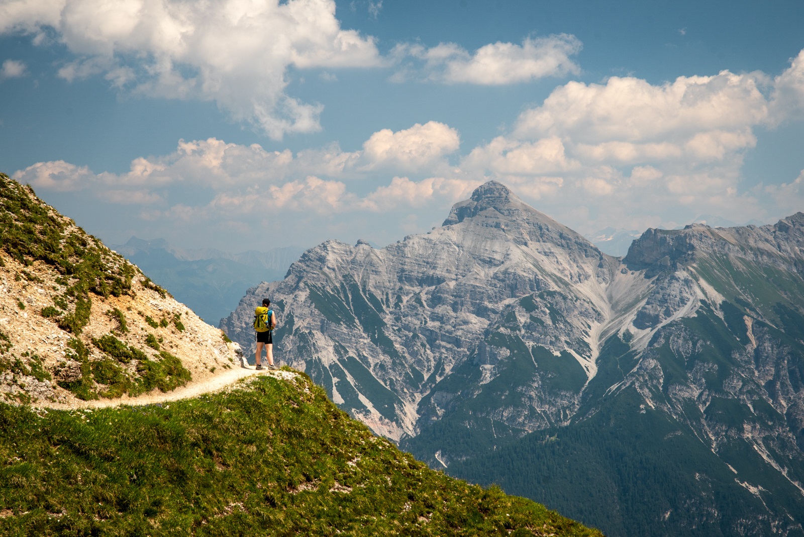 Widok na Serles, Seven summits, Hoher Burgstall, szlaki w Alpach na lato