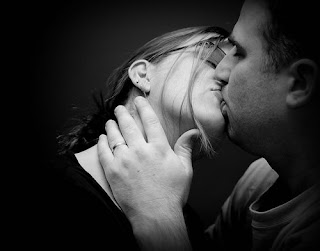 happy couple passionate kissing wallpaper