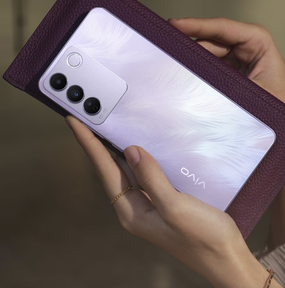 vivo V27e in Lavender Purple colorway