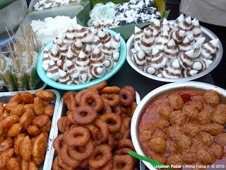 Kue klepon isi gula merah