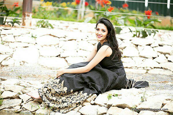 Neha Shetty latest hd images and wallpapers