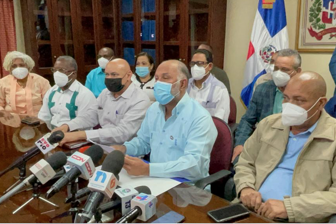 Hay 10,000 maestros infectados, según ADP