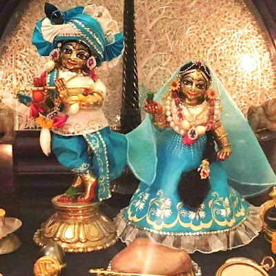 Radhe Krishna Idol Darshan